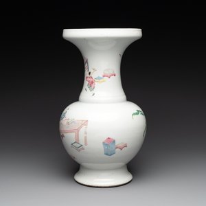 A fine Chinese famille rose vase with figural design, Yongzheng — photo 4