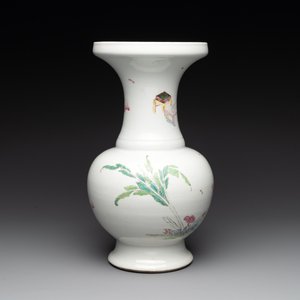 A fine Chinese famille rose vase with figural design, Yongzheng — photo 5