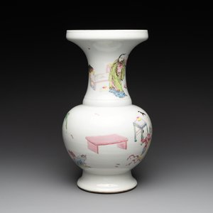 A fine Chinese famille rose vase with figural design, Yongzheng — photo 6