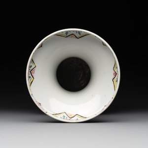 A fine Chinese famille rose vase with figural design, Yongzheng — photo 7