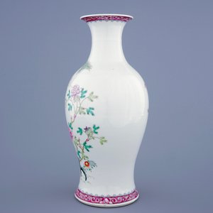A fine Chinese famille rose vase with floral design, 19/20th C. — 照片 2