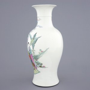 A fine Chinese famille rose vase with ladies playing music, 19/20th C. — photo 2