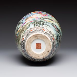 A fine Chinese famille rose vase with narrative design, Qianlong mark, Republic — photo 6