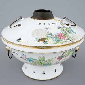 A fine Chinese famille rose warming bowl and cover, 19/20th C. — 照片 1