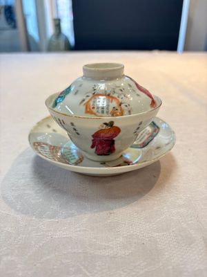 A fine Chinese famille rose 'Wu Shuang Pu' bowl and cover on saucer, 19th C. — photo 1