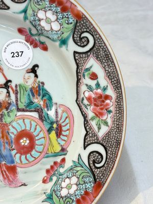 A fine Chinese famille rose 'Xi Xiang Ji' plate, Yongzheng/Qianlong — photo 4