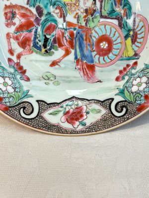 A fine Chinese famille rose 'Xi Xiang Ji' plate, Yongzheng/Qianlong — photo 5