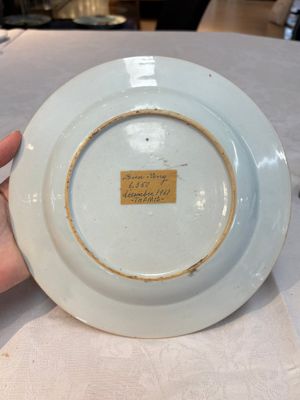 A fine Chinese famille rose 'Xi Xiang Ji' plate, Yongzheng/Qianlong — photo 8