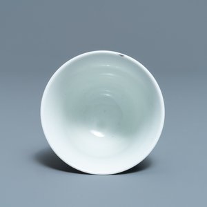 A fine Chinese famille verte bell-shaped wine cup, Kangxi — 照片 6