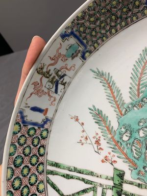 A fine Chinese famille verte 'court ladies' dish, Kangxi — photo 11