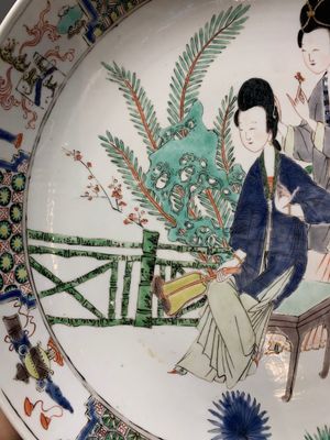 A fine Chinese famille verte 'court ladies' dish, Kangxi — photo 3