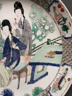 A fine Chinese famille verte 'court ladies' dish, Kangxi — photo 4
