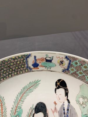A fine Chinese famille verte 'court ladies' dish, Kangxi — photo 6