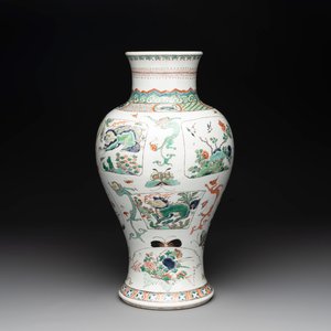 A fine Chinese famille verte 'mythical creatures' vase, Kangxi — photo 1