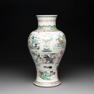 A fine Chinese famille verte 'mythical creatures' vase, Kangxi — photo 3