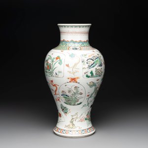 A fine Chinese famille verte 'mythical creatures' vase, Kangxi — photo 4