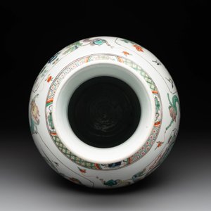 A fine Chinese famille verte 'mythical creatures' vase, Kangxi — photo 5