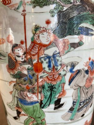 A fine Chinese famille verte 'Romance of the Three Kingdoms' rouleau vase, Kangxi — 照片 8