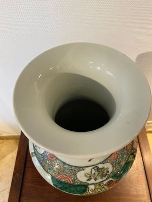 A fine Chinese famille verte rouleau vase with narrative design, 19th C. — 照片 4