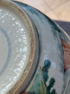 A fine Chinese famille verte 'Sanxing' rouleau vase with a gilt-bronze mount, Qing — 照片 19