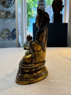 A fine Chinese gilt-bronze Bodhisattva, 18/19th C. — foto 2
