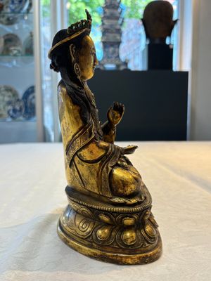 A fine Chinese gilt-bronze Bodhisattva, 18/19th C. — foto 4
