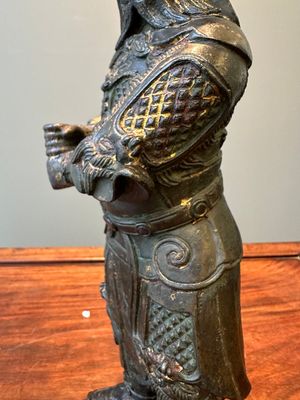 A fine Chinese gilt bronze figure of Zhou Cang 周倉, Ming — foto 12