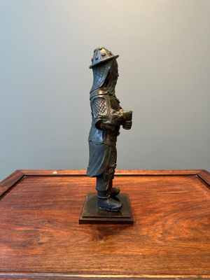 A fine Chinese gilt bronze figure of Zhou Cang 周倉, Ming — foto 2