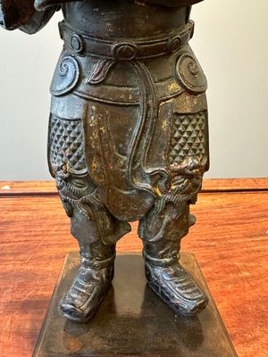 A fine Chinese gilt bronze figure of Zhou Cang 周倉, Ming — foto 5