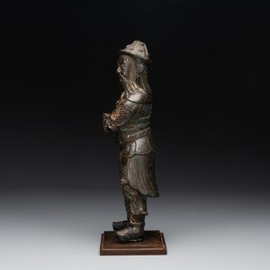 A fine Chinese gilt bronze figure of Zhou Cang 周倉, Ming — foto 4