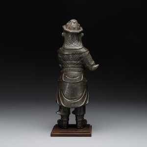 A fine Chinese gilt bronze figure of Zhou Cang 周倉, Ming — foto 6