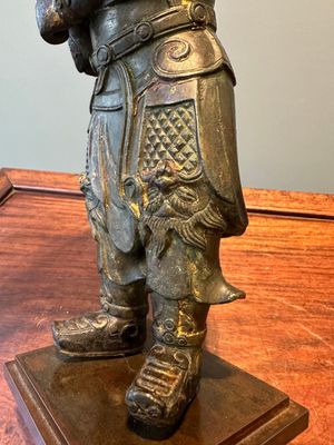 A fine Chinese gilt bronze figure of Zhou Cang 周倉, Ming — photo 11