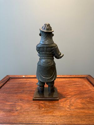 A fine Chinese gilt bronze figure of Zhou Cang 周倉, Ming — photo 3