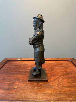 A fine Chinese gilt bronze figure of Zhou Cang 周倉, Ming — photo 4