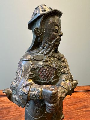 A fine Chinese gilt bronze figure of Zhou Cang 周倉, Ming — photo 6