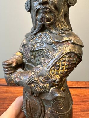A fine Chinese gilt bronze figure of Zhou Cang 周倉, Ming — photo 10