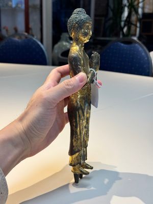 A fine Chinese gilt-bronze standing Buddha, Dali Kingdom, Yunnan, 11/12th C. — photo 2