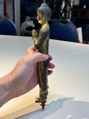 A fine Chinese gilt-bronze standing Buddha, Dali Kingdom, Yunnan, 11/12th C. — photo 4