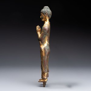 A fine Chinese gilt-bronze standing Buddha, Dali Kingdom, Yunnan, 11/12th C. — photo 3