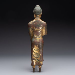 A fine Chinese gilt-bronze standing Buddha, Dali Kingdom, Yunnan, 11/12th C. — photo 4