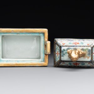 A fine Chinese gilt-decorated blue, white and famille rose covered censer, Qianlong — 照片 6
