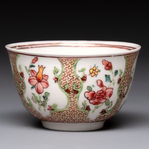 A fine Chinese gilt-decorated famille rose cup and saucer with floral design, Yongzheng — 照片 5