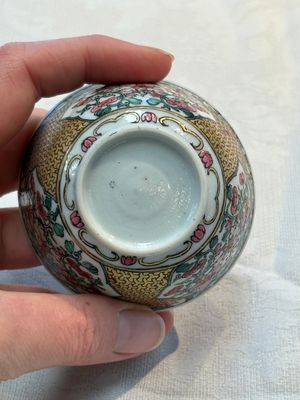 A fine Chinese gilt-decorated famille rose 'flower basket' cup and saucer, Yongzheng — photo 15