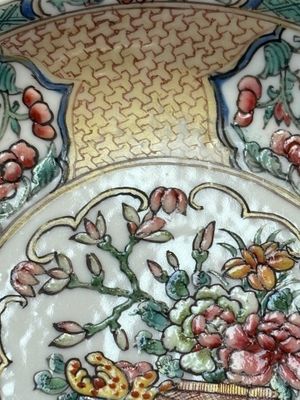 A fine Chinese gilt-decorated famille rose 'flower basket' cup and saucer, Yongzheng — photo 3