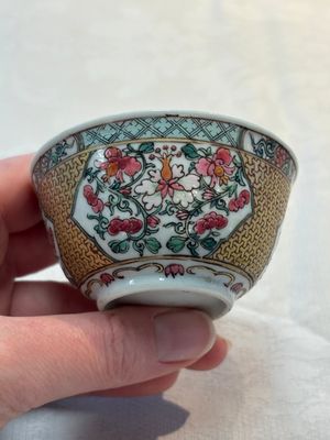 A fine Chinese gilt-decorated famille rose 'flower basket' cup and saucer, Yongzheng — photo 6