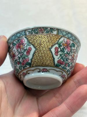 A fine Chinese gilt-decorated famille rose 'flower basket' cup and saucer, Yongzheng — photo 9