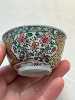 A fine Chinese gilt-decorated famille rose 'flower basket' cup and saucer, Yongzheng — photo 10