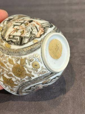 A fine Chinese gilt-decorated grisaille 'Feng Yi Ting 鳳儀亭' cup and saucer, Yongzheng — photo 16