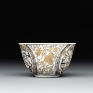 A fine Chinese gilt-decorated grisaille 'Feng Yi Ting 鳳儀亭' cup and saucer, Yongzheng — photo 5