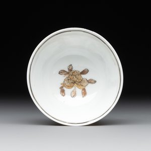 A fine Chinese gilt-decorated grisaille 'Feng Yi Ting 鳳儀亭' cup and saucer, Yongzheng — photo 8
